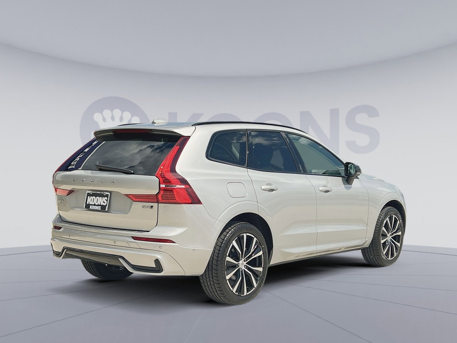 2023 Volvo XC60 B5 Plus Dark Theme