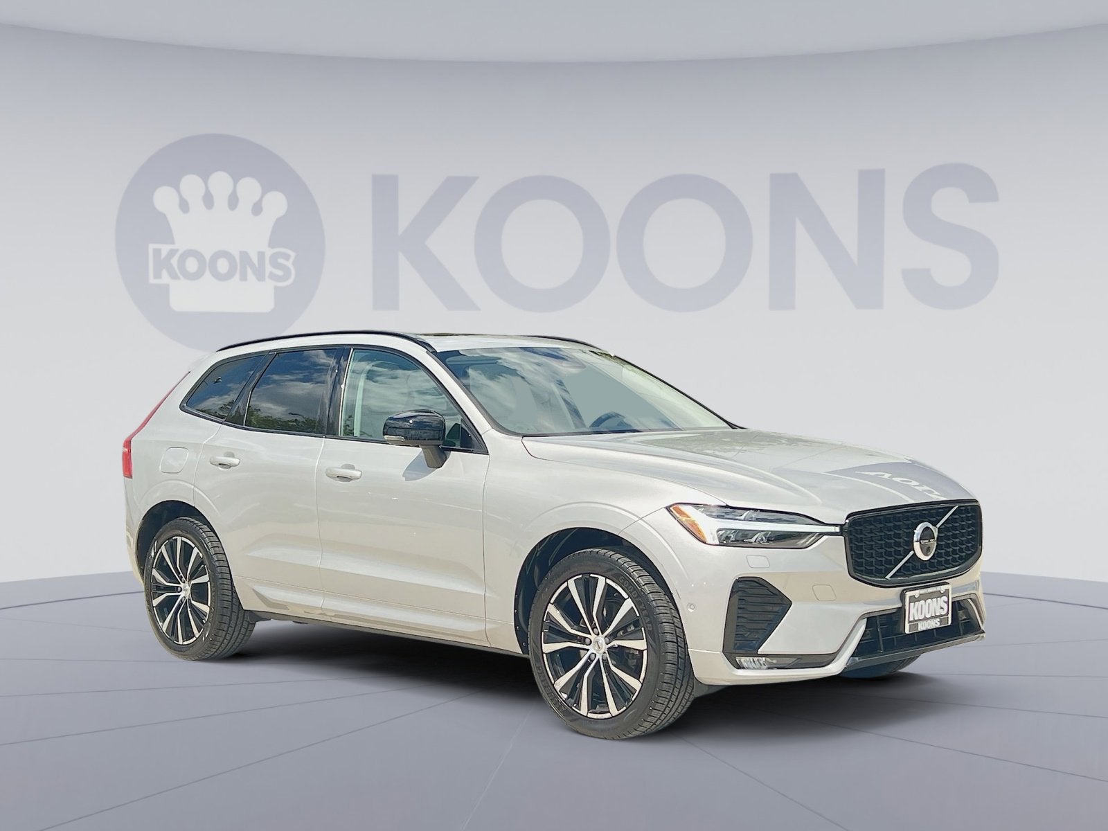 2023 Volvo XC60 B5 Plus Dark Theme