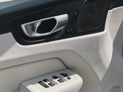 2023 Volvo XC60 B5 Plus Dark Theme