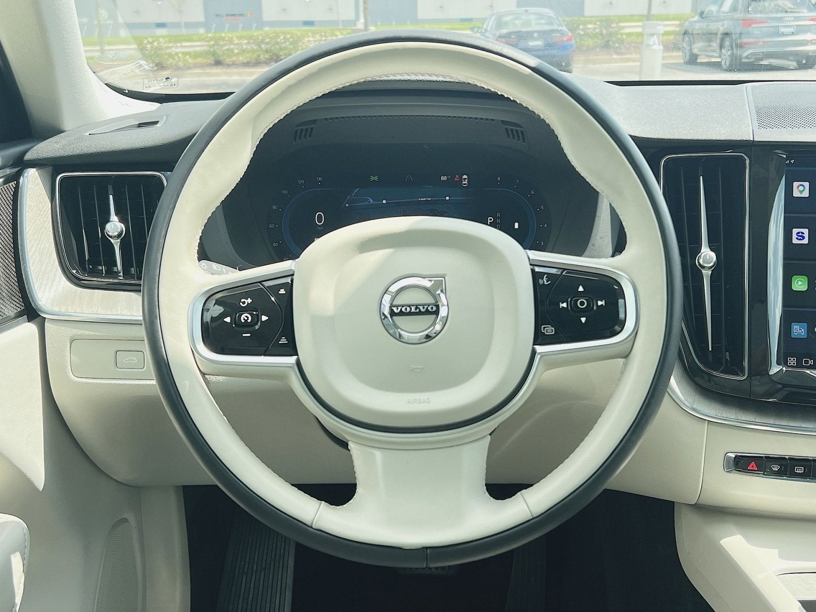 2023 Volvo XC60 B5 Plus Dark Theme