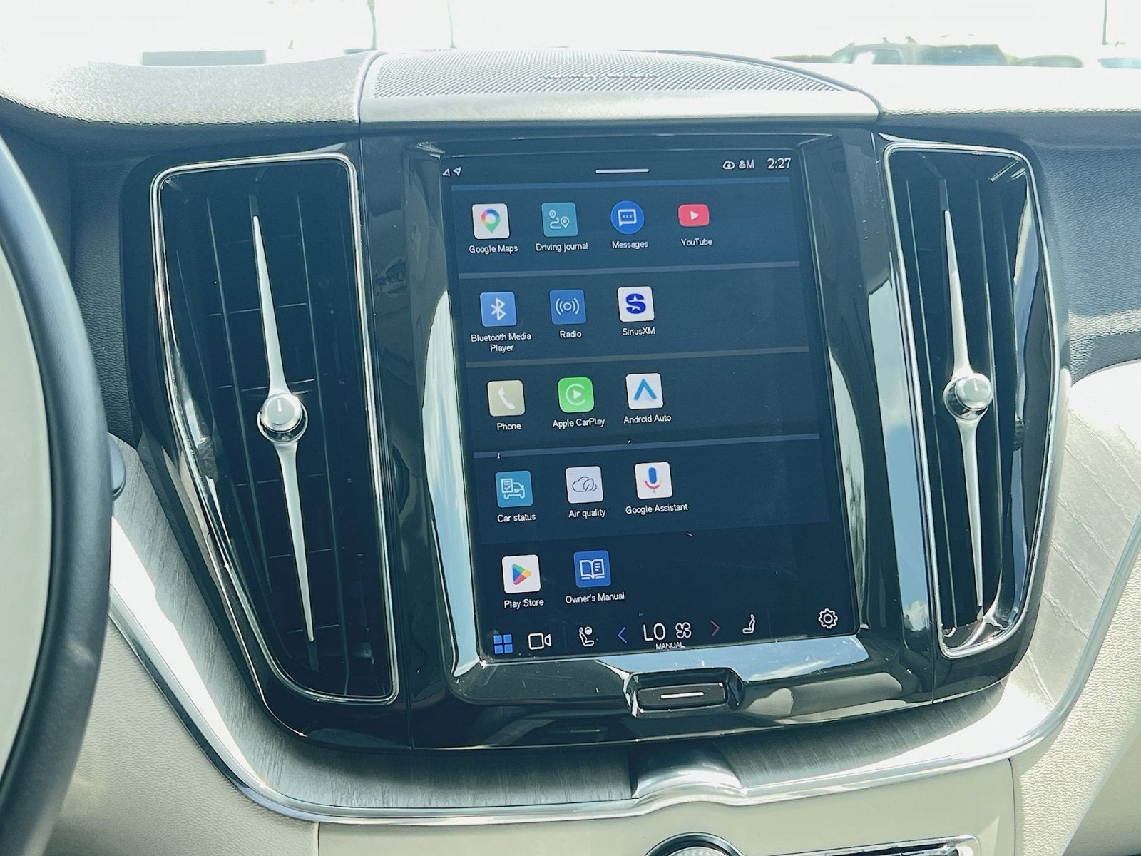 2023 Volvo XC60 B5 Plus Dark Theme