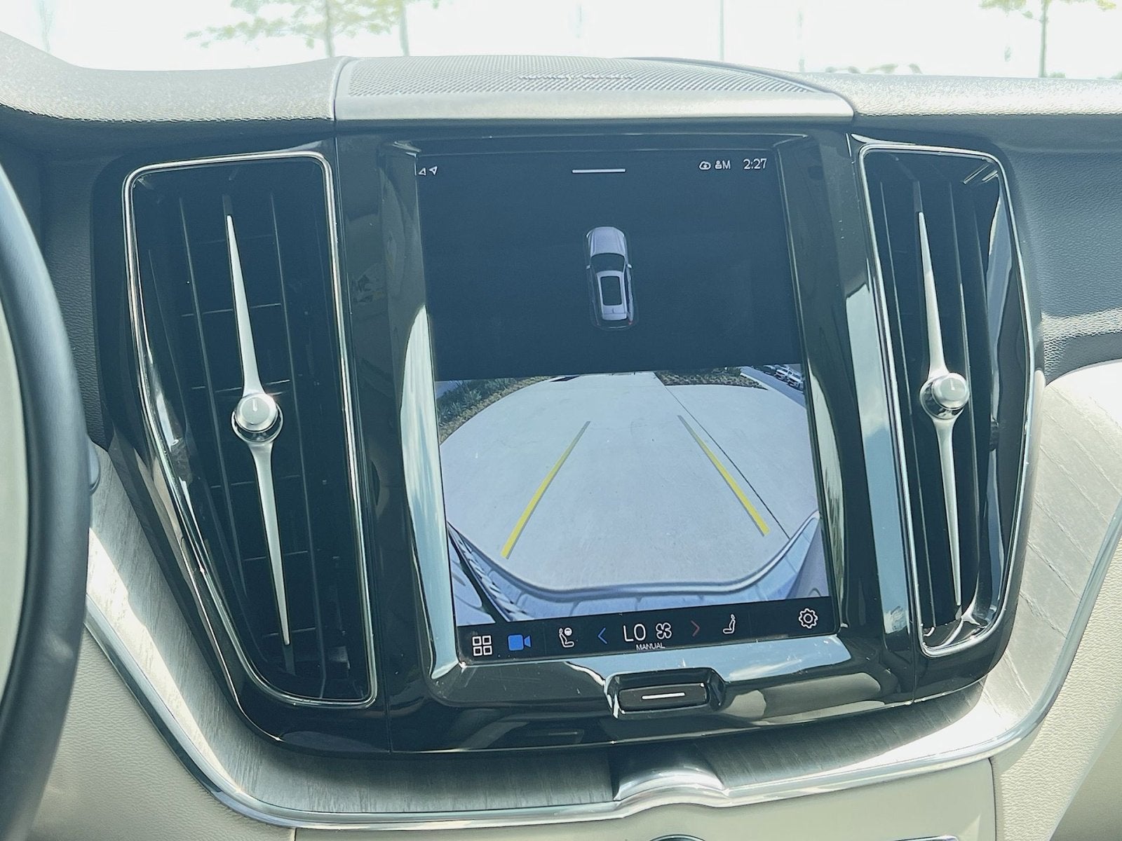 2023 Volvo XC60 B5 Plus Dark Theme