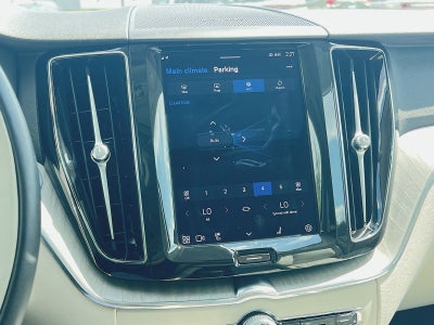 2023 Volvo XC60 B5 Plus Dark Theme