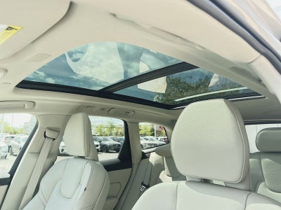 2023 Volvo XC60 B5 Plus Dark Theme