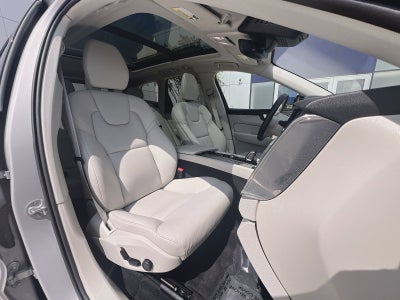 2023 Volvo XC60 B5 Plus Dark Theme