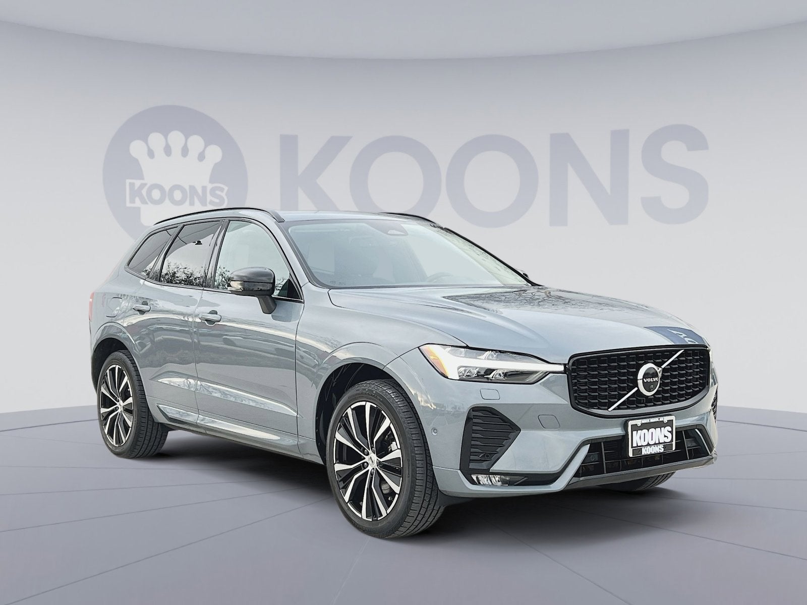 2023 Volvo XC60 B5 Plus Dark Theme