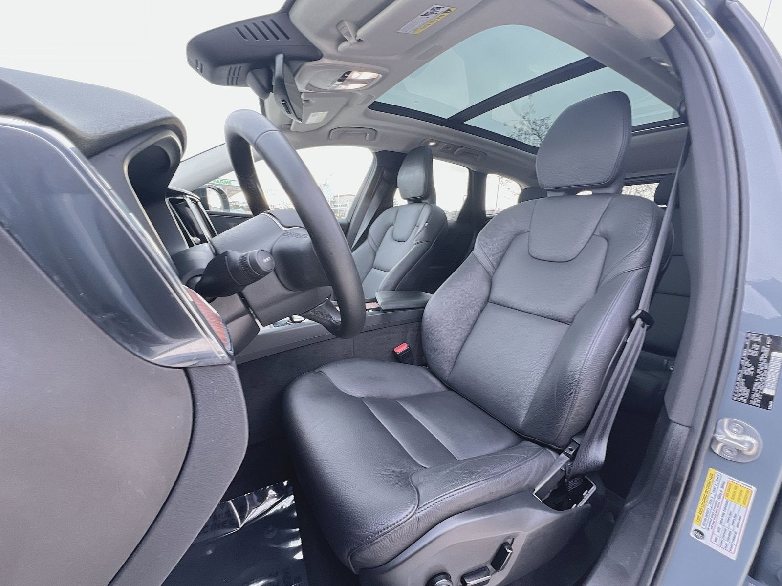 2023 Volvo XC60 B5 Plus Dark Theme