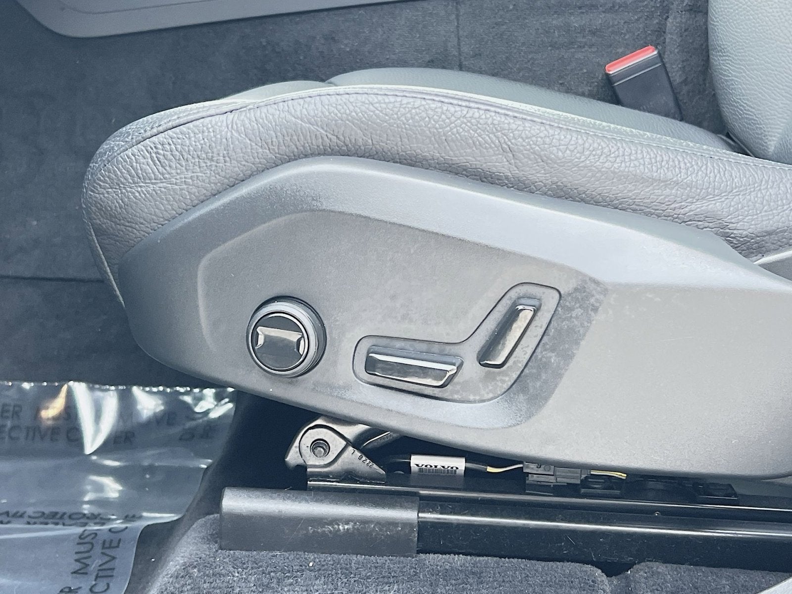 2023 Volvo XC60 B5 Plus Dark Theme