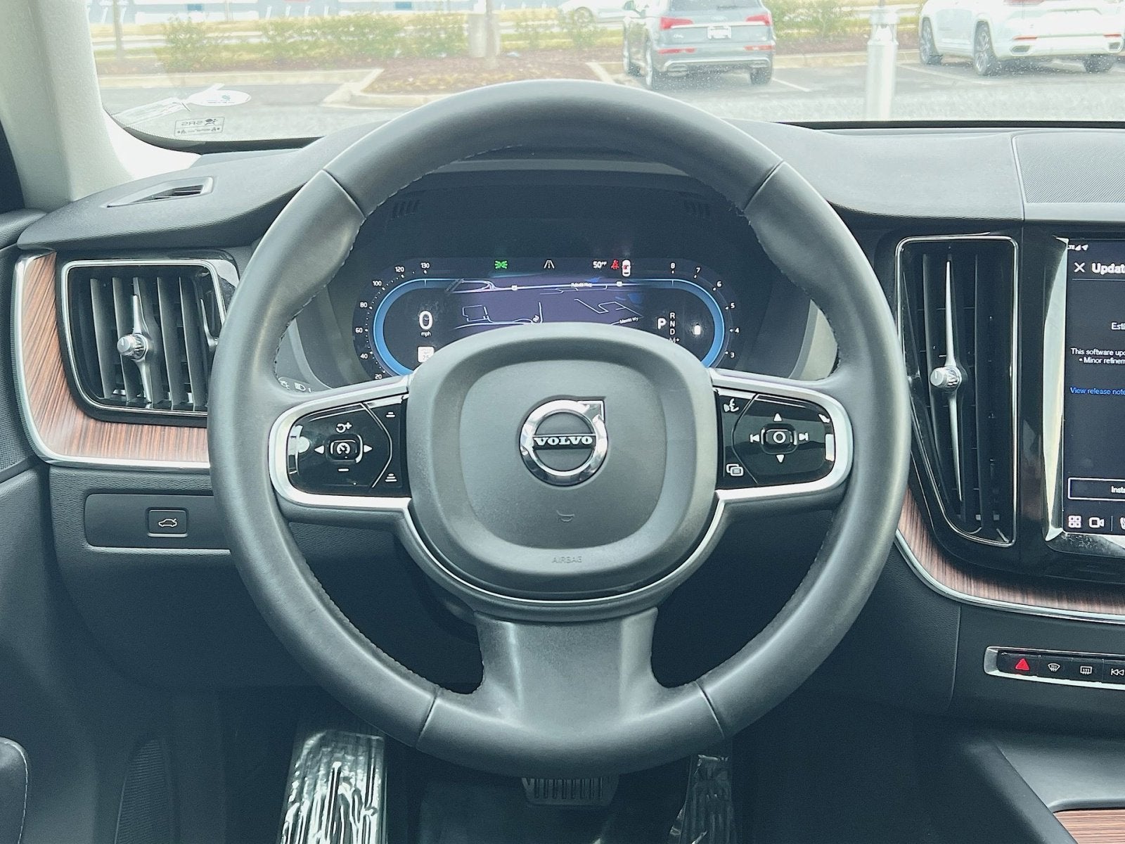 2023 Volvo XC60 B5 Plus Dark Theme