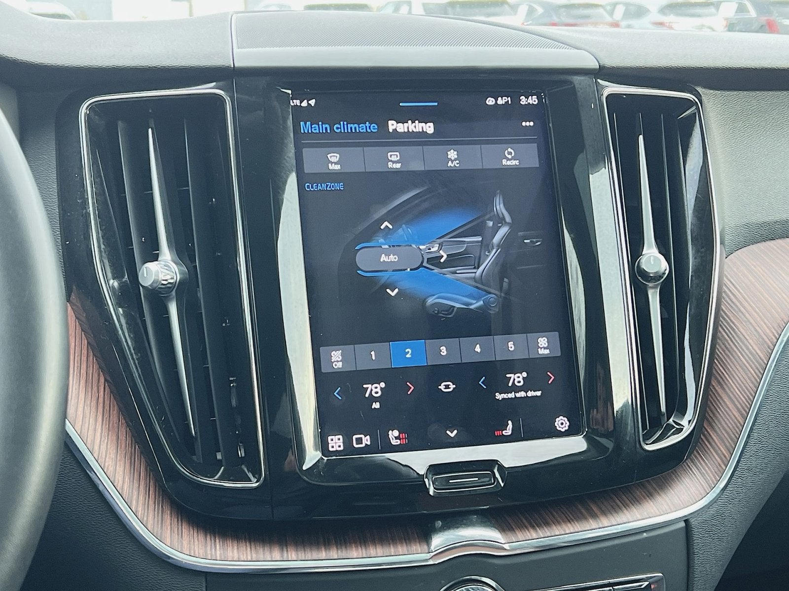 2023 Volvo XC60 B5 Plus Dark Theme