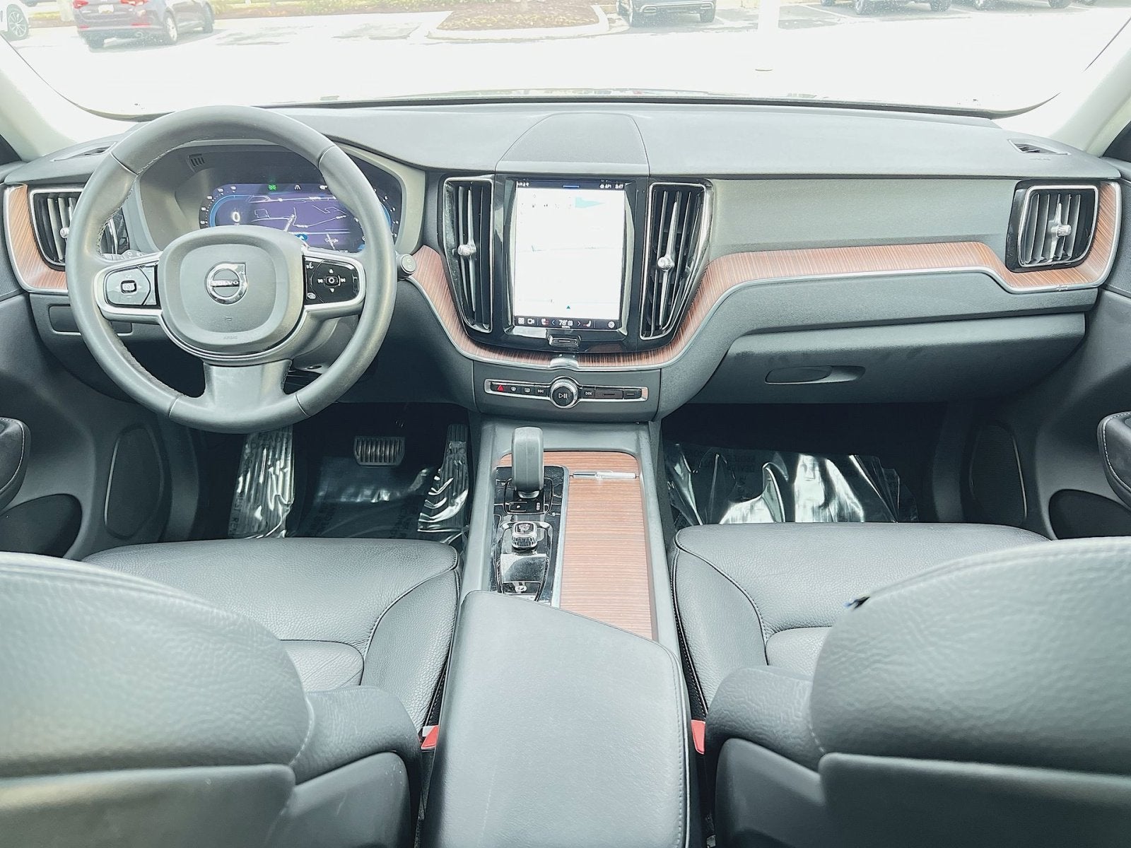 2023 Volvo XC60 B5 Plus Dark Theme