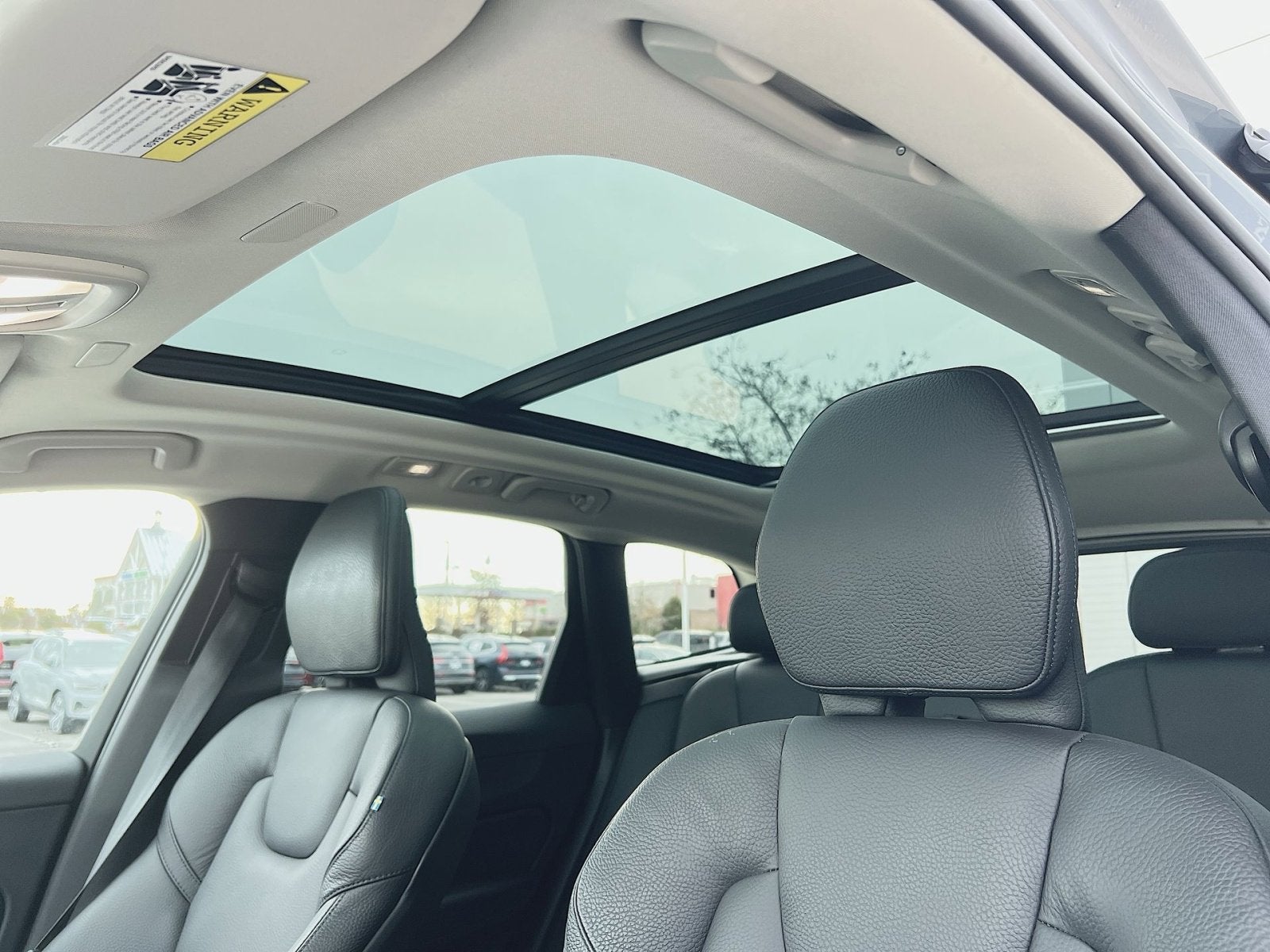 2023 Volvo XC60 B5 Plus Dark Theme