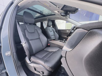 2023 Volvo XC60 B5 Plus Dark Theme
