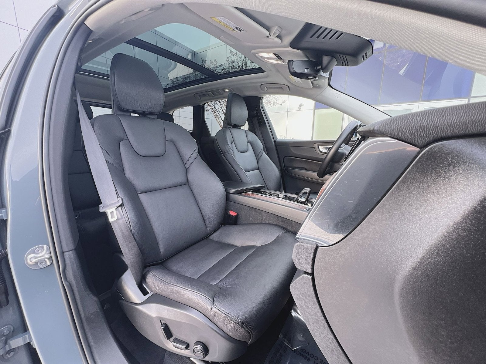 2023 Volvo XC60 B5 Plus Dark Theme