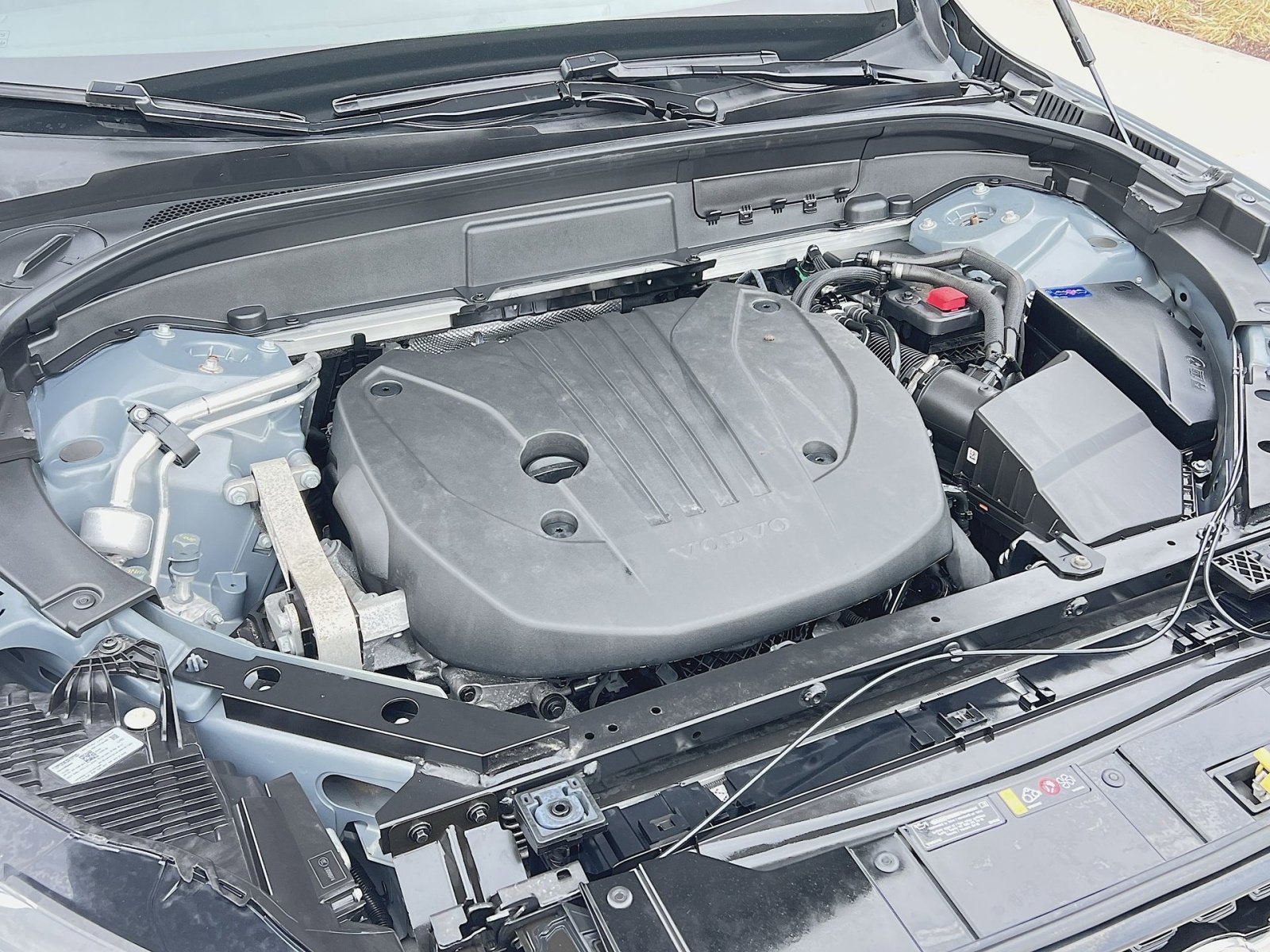 2023 Volvo XC60 B5 Plus Dark Theme