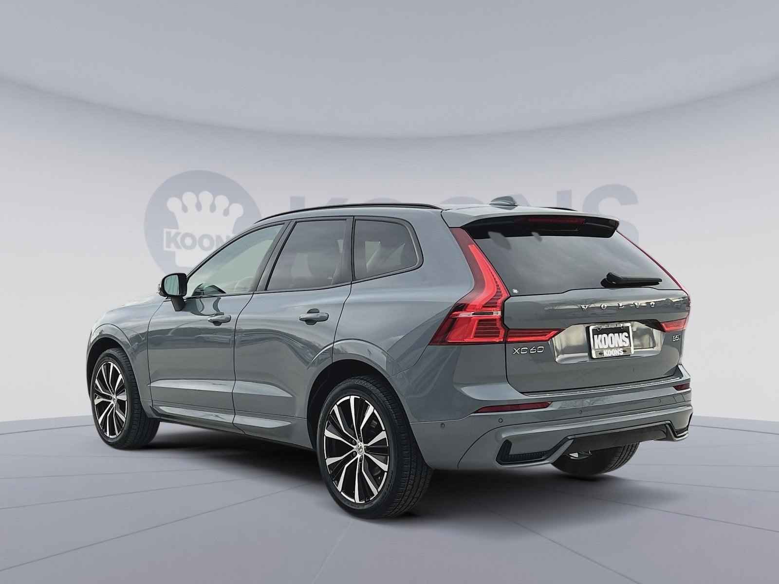 2023 Volvo XC60 B5 Plus Dark Theme