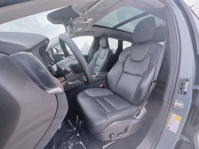 2023 Volvo XC60 B5 Plus Dark Theme