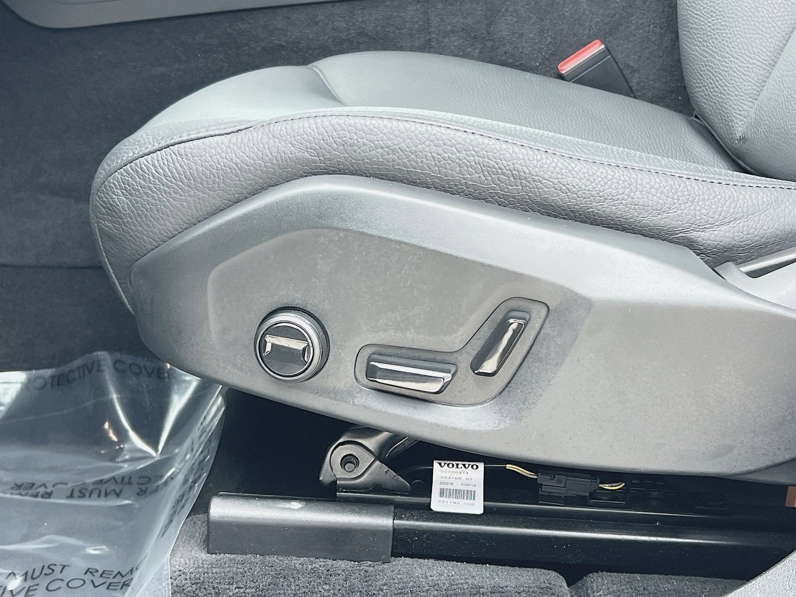 2023 Volvo XC60 B5 Plus Dark Theme