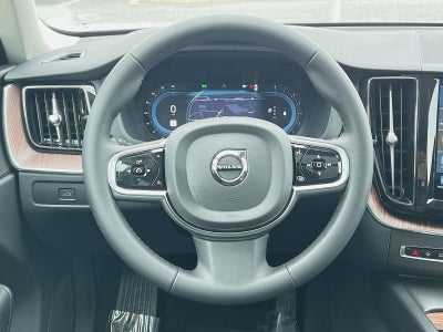 2023 Volvo XC60 B5 Plus Dark Theme
