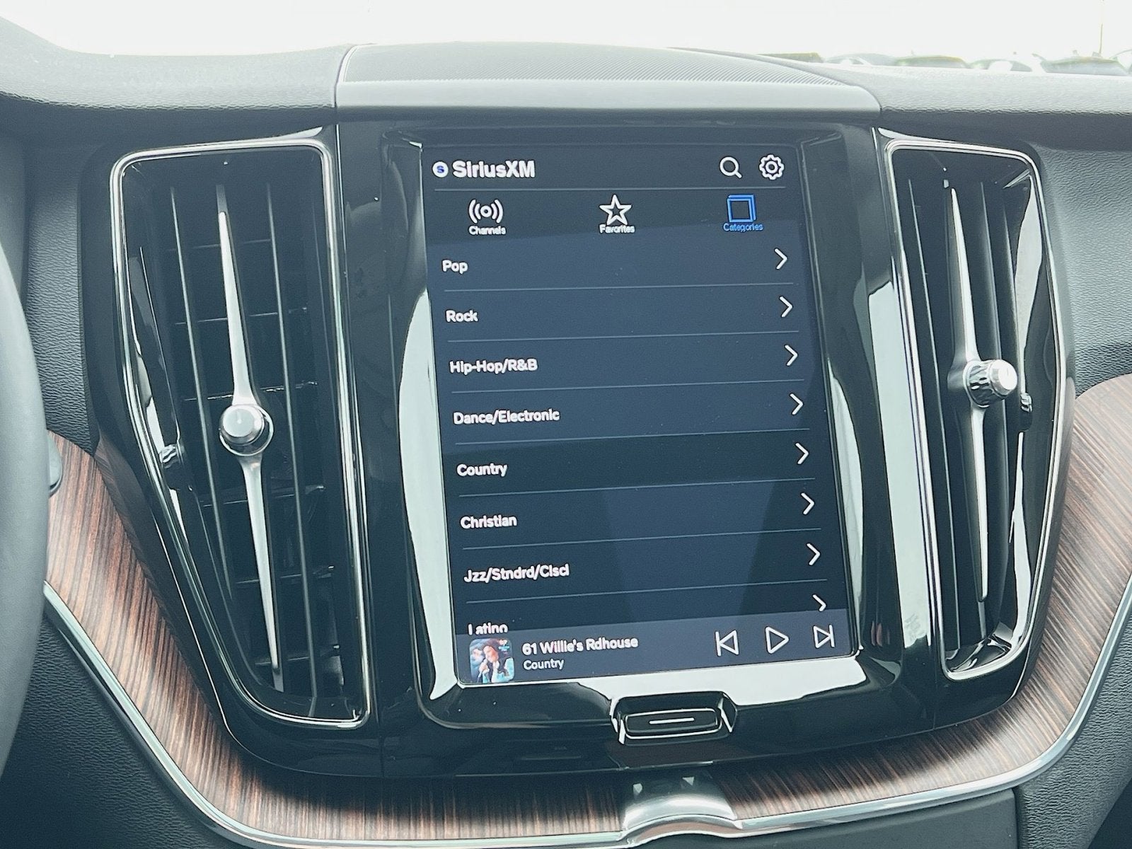 2023 Volvo XC60 B5 Plus Dark Theme