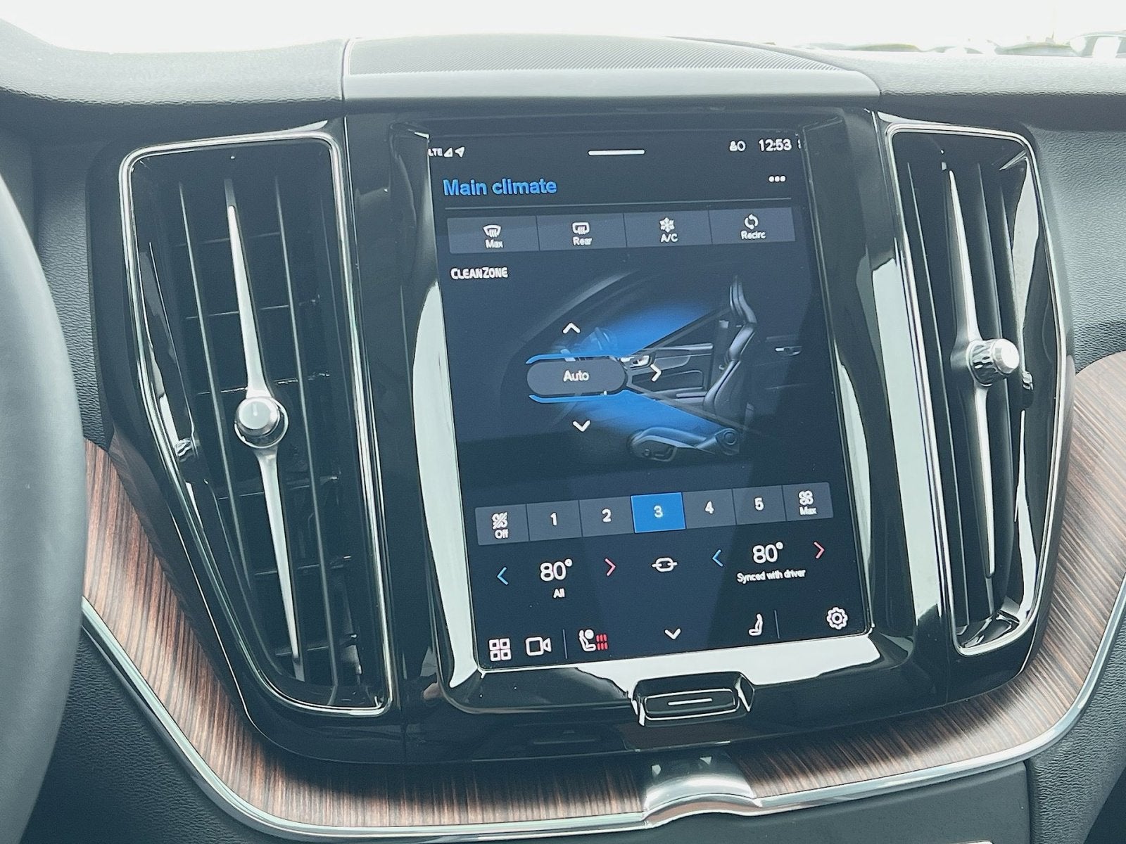 2023 Volvo XC60 B5 Plus Dark Theme