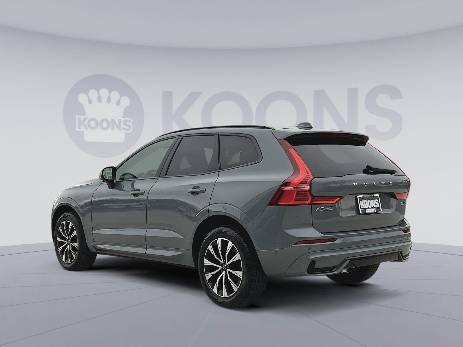 2023 Volvo XC60 B5 Plus Dark Theme