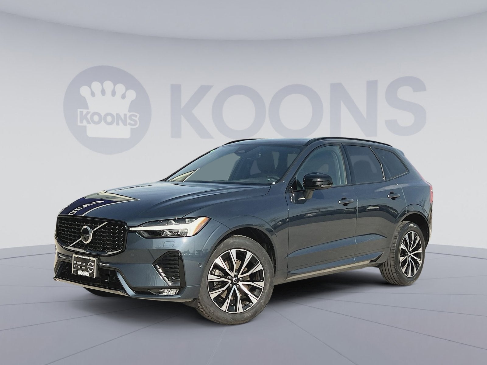 2023 Volvo XC60 B5 Plus Dark Theme