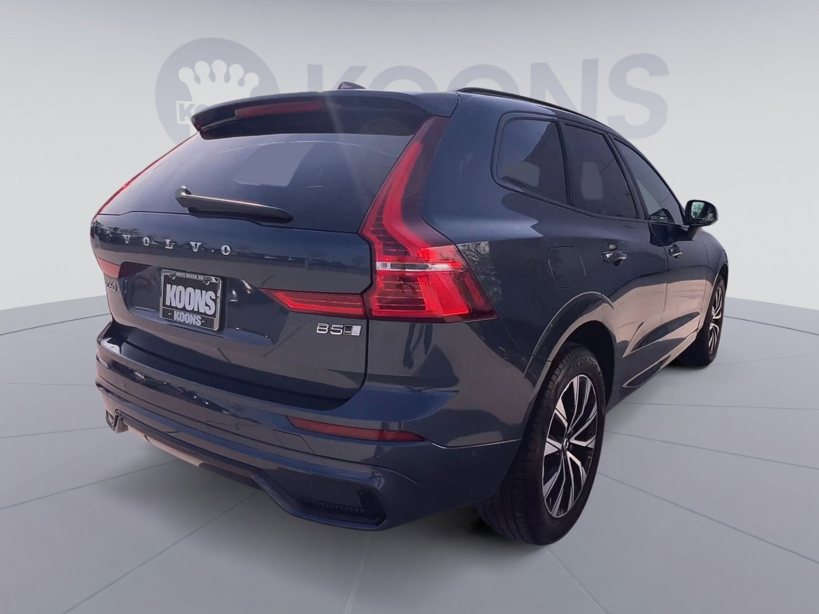 2023 Volvo XC60 B5 Plus Dark Theme