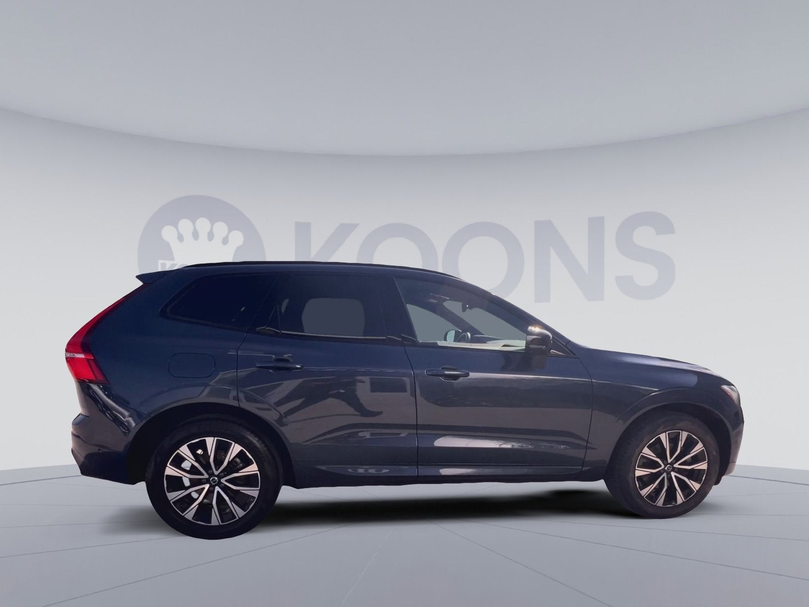 2023 Volvo XC60 B5 Plus Dark Theme