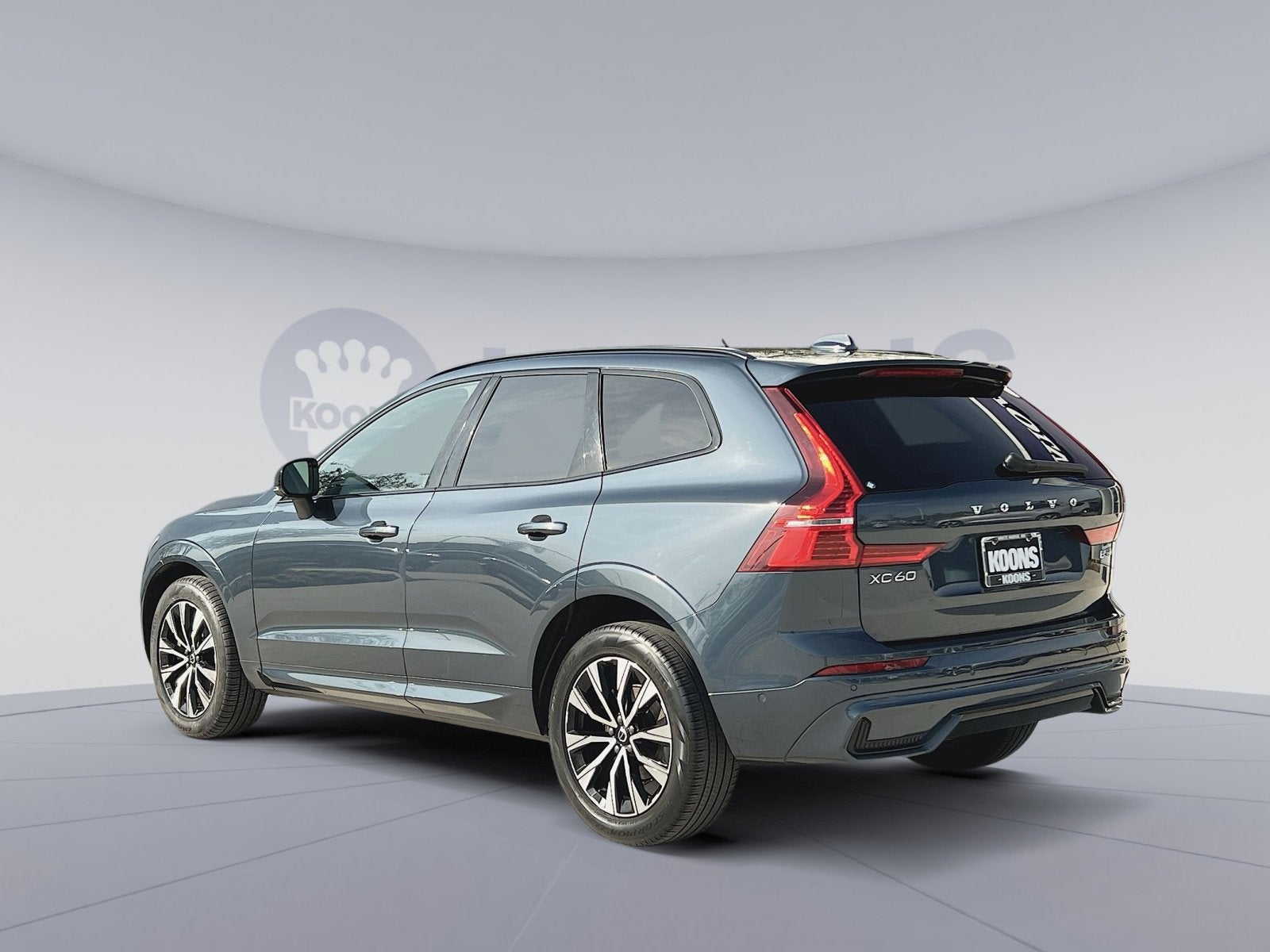 2023 Volvo XC60 B5 Plus Dark Theme