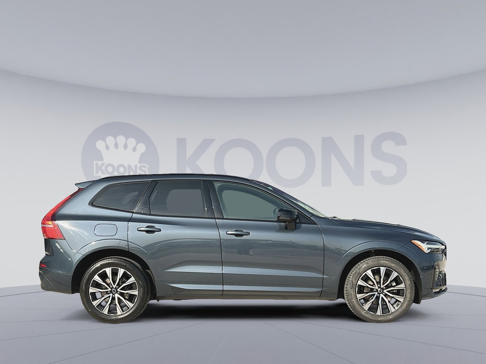 2023 Volvo XC60 B5 Plus Dark Theme