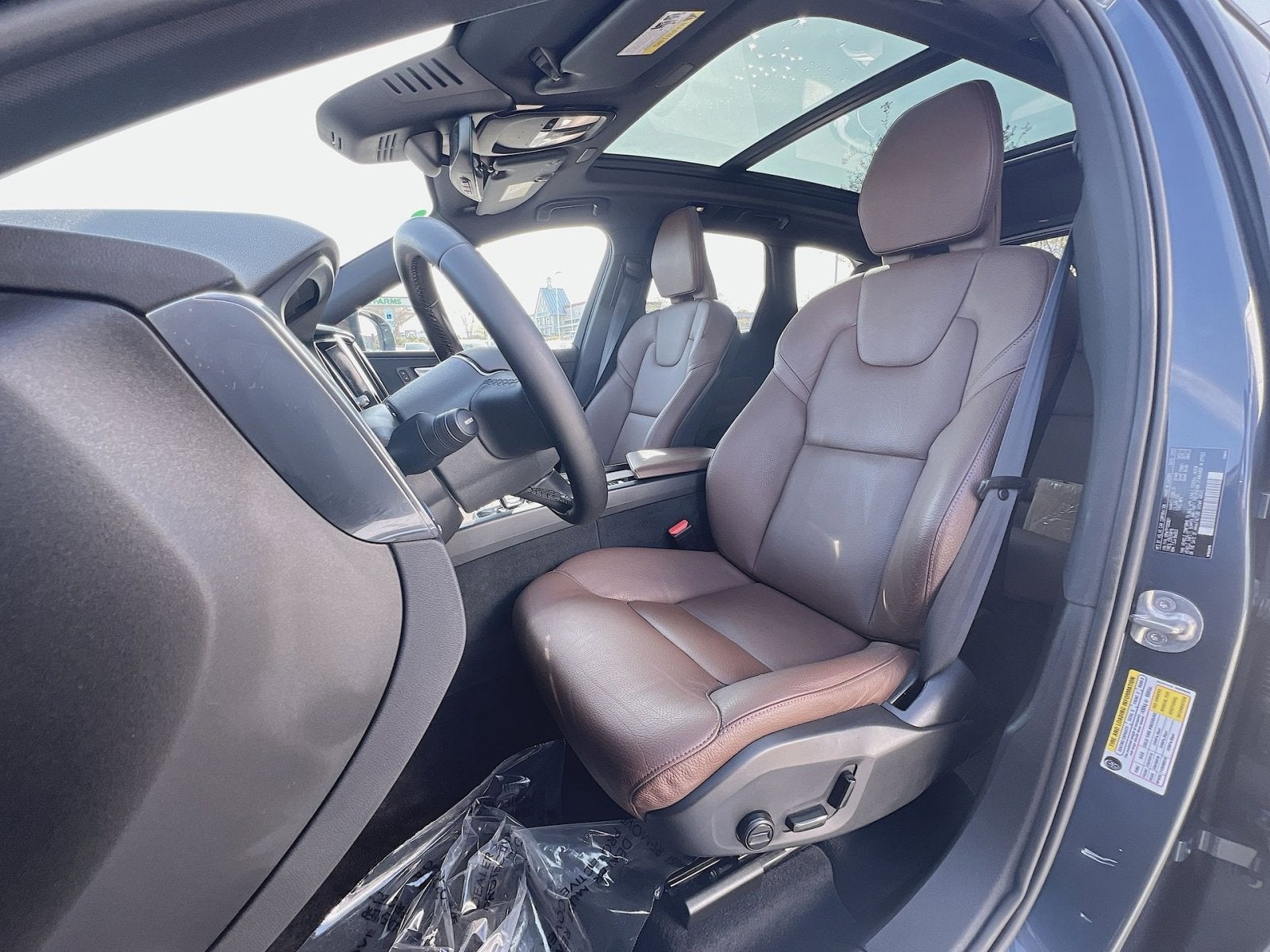 2023 Volvo XC60 B5 Plus Dark Theme