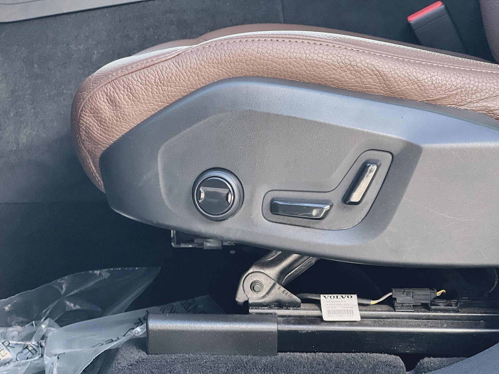 2023 Volvo XC60 B5 Plus Dark Theme