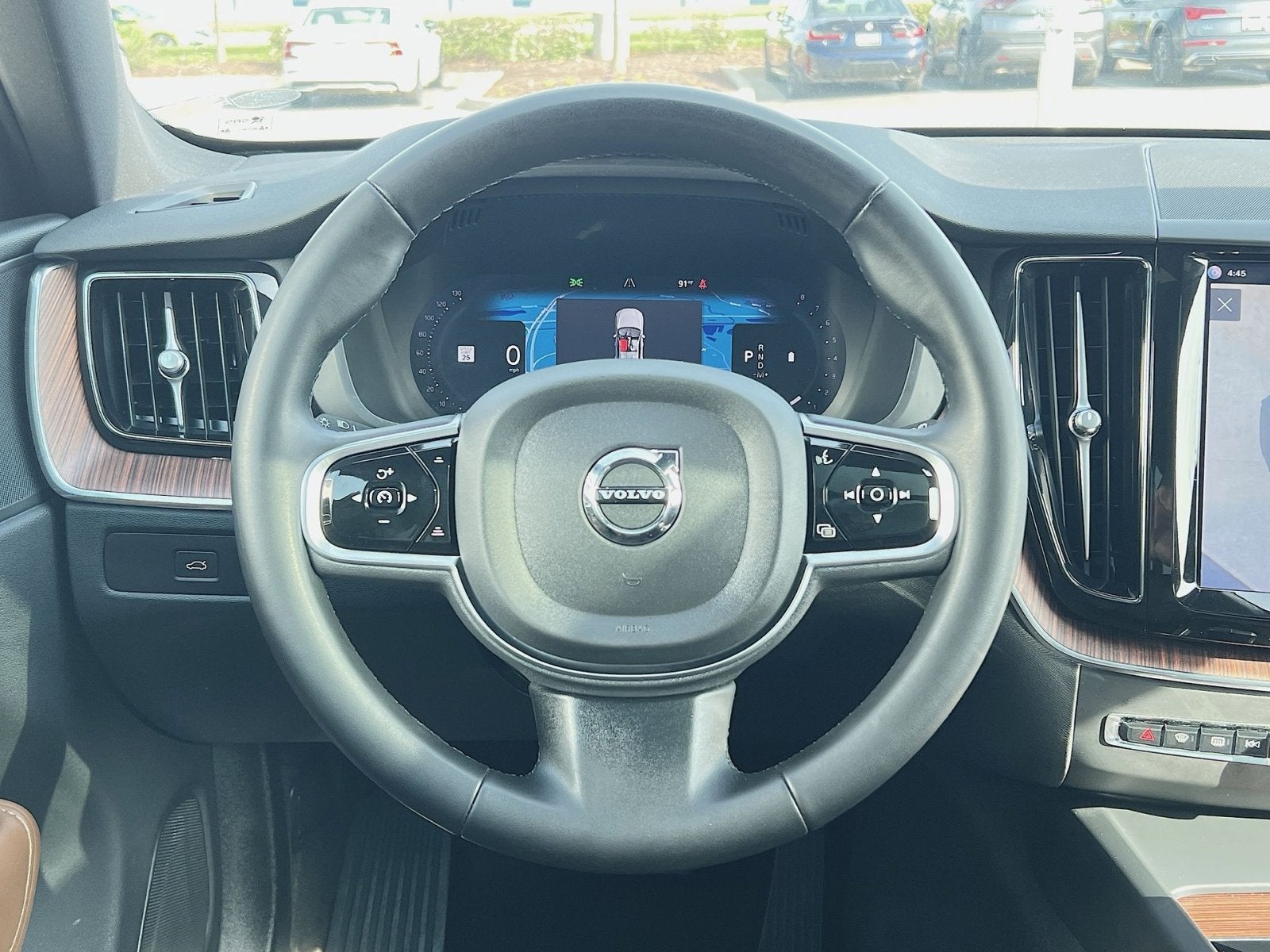 2023 Volvo XC60 B5 Plus Dark Theme