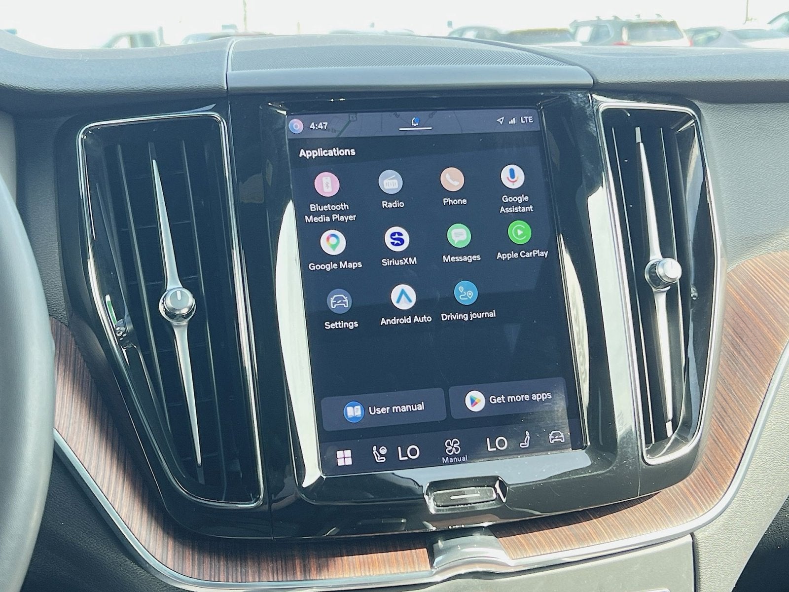 2023 Volvo XC60 B5 Plus Dark Theme