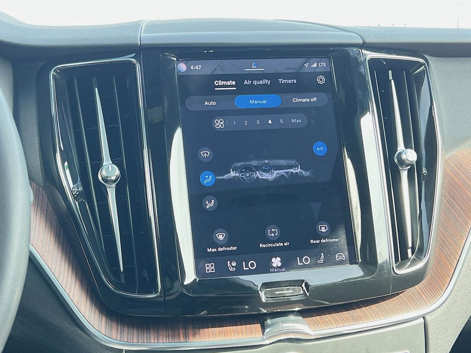 2023 Volvo XC60 B5 Plus Dark Theme