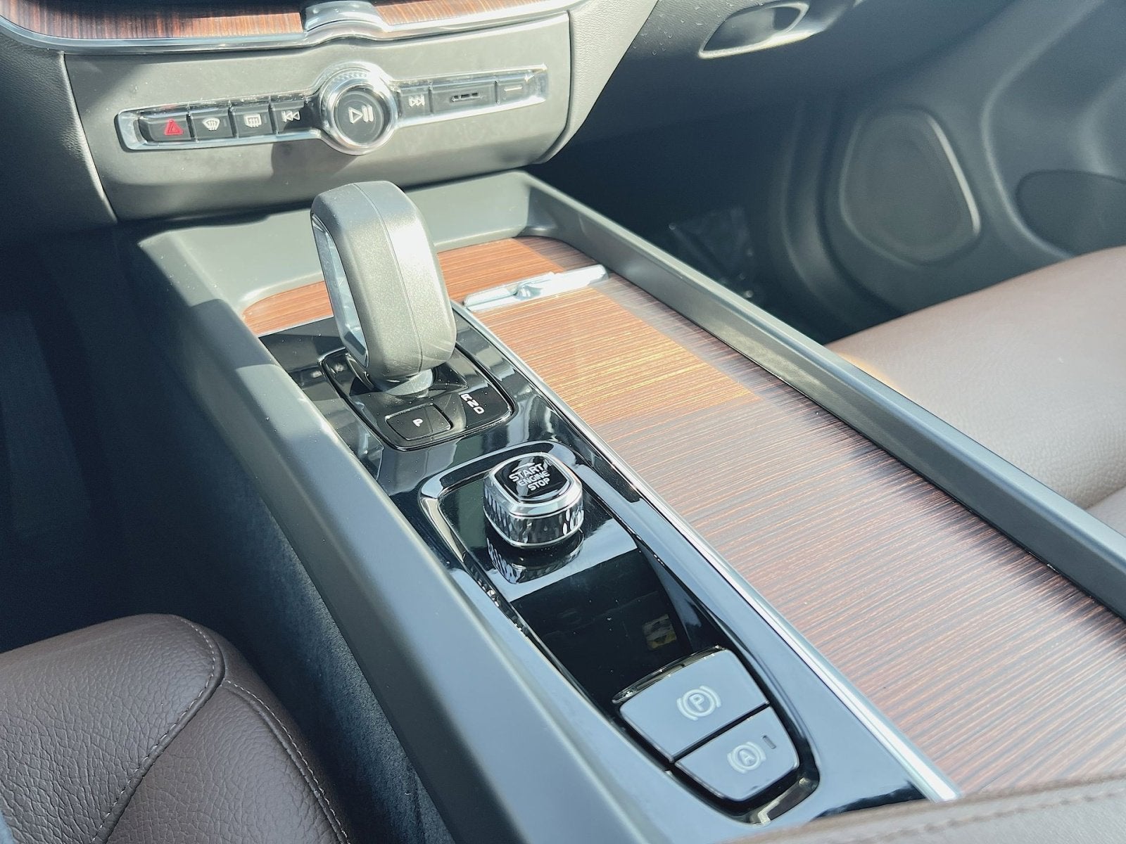 2023 Volvo XC60 B5 Plus Dark Theme