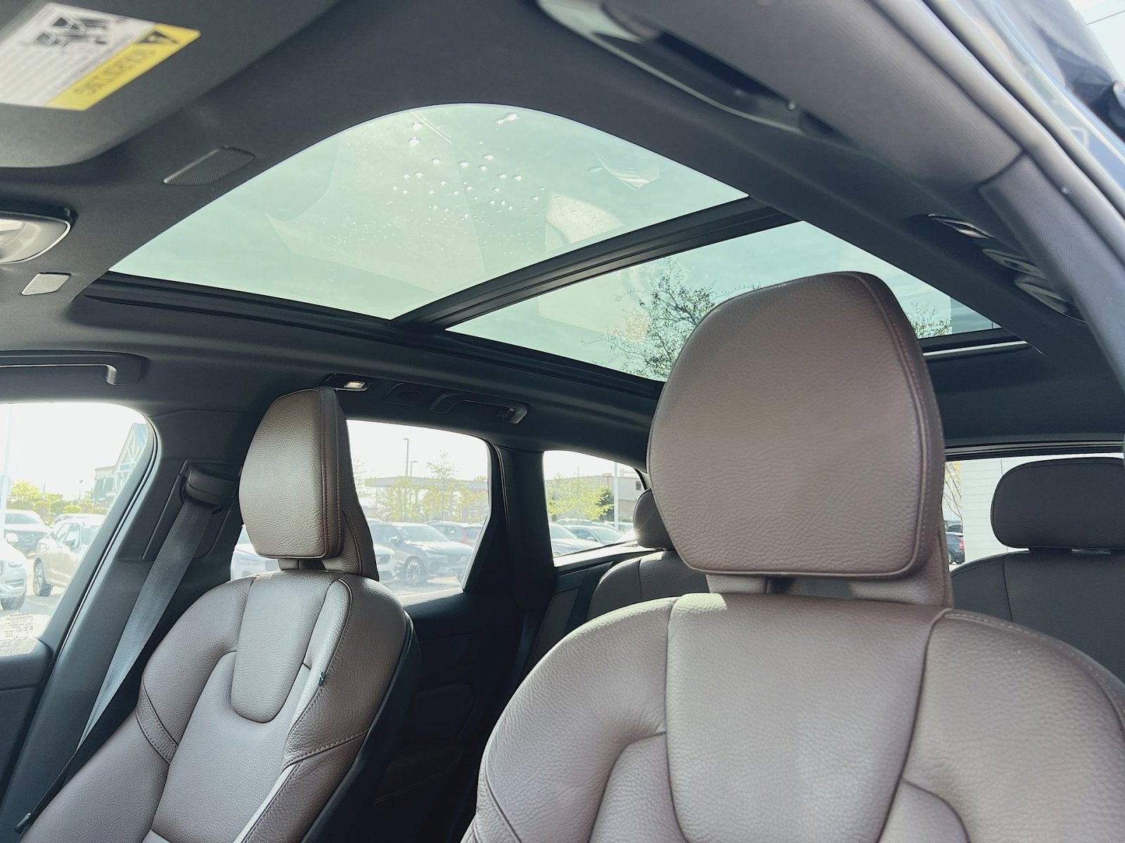 2023 Volvo XC60 B5 Plus Dark Theme