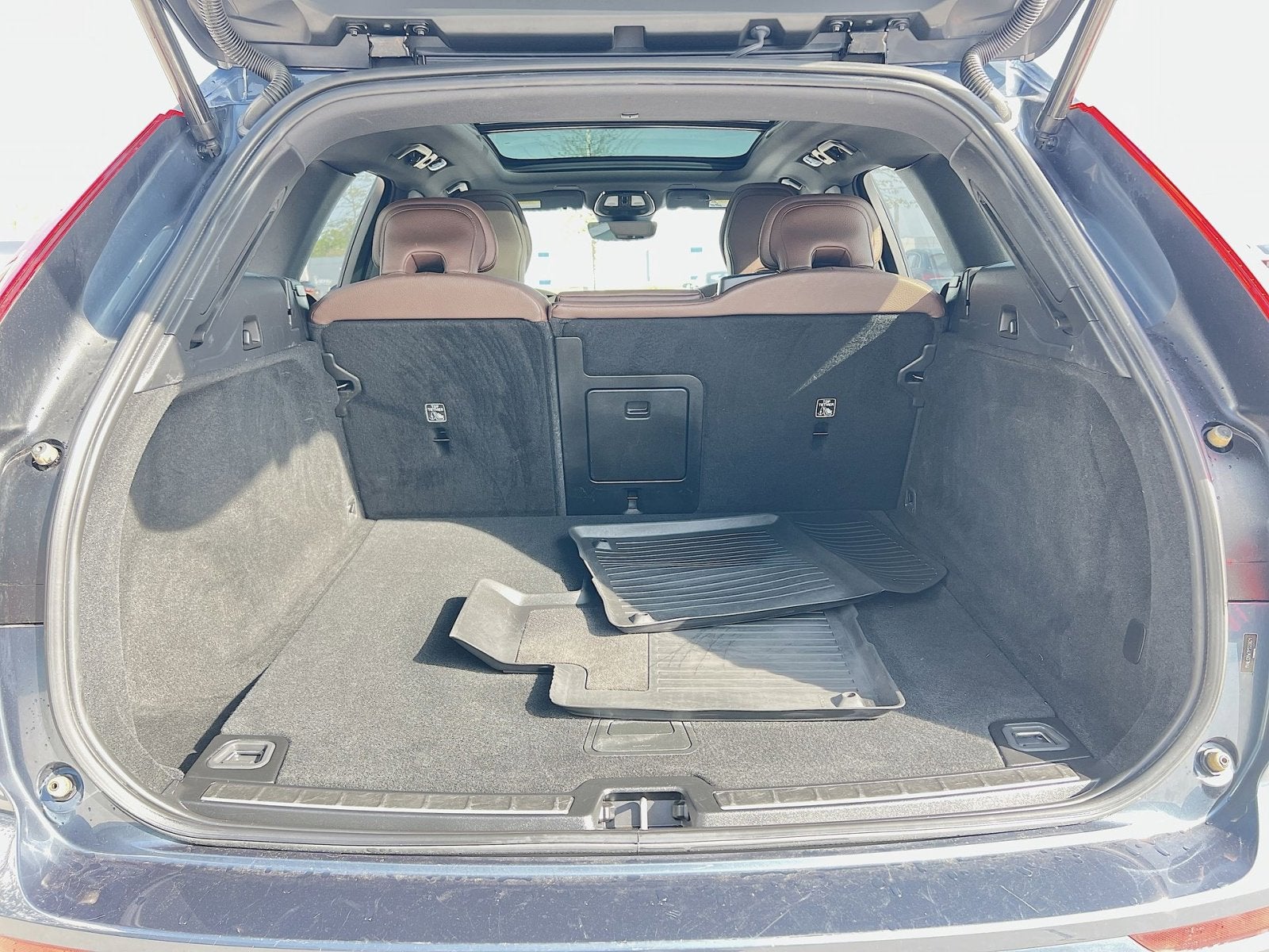 2023 Volvo XC60 B5 Plus Dark Theme