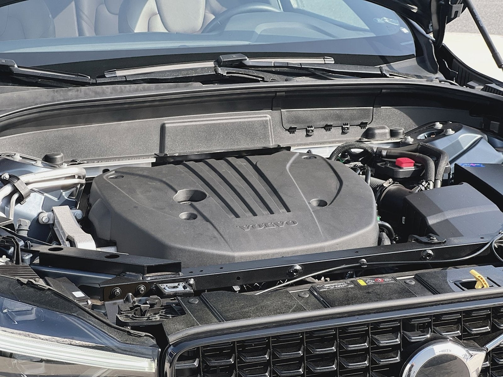 2023 Volvo XC60 B5 Plus Dark Theme