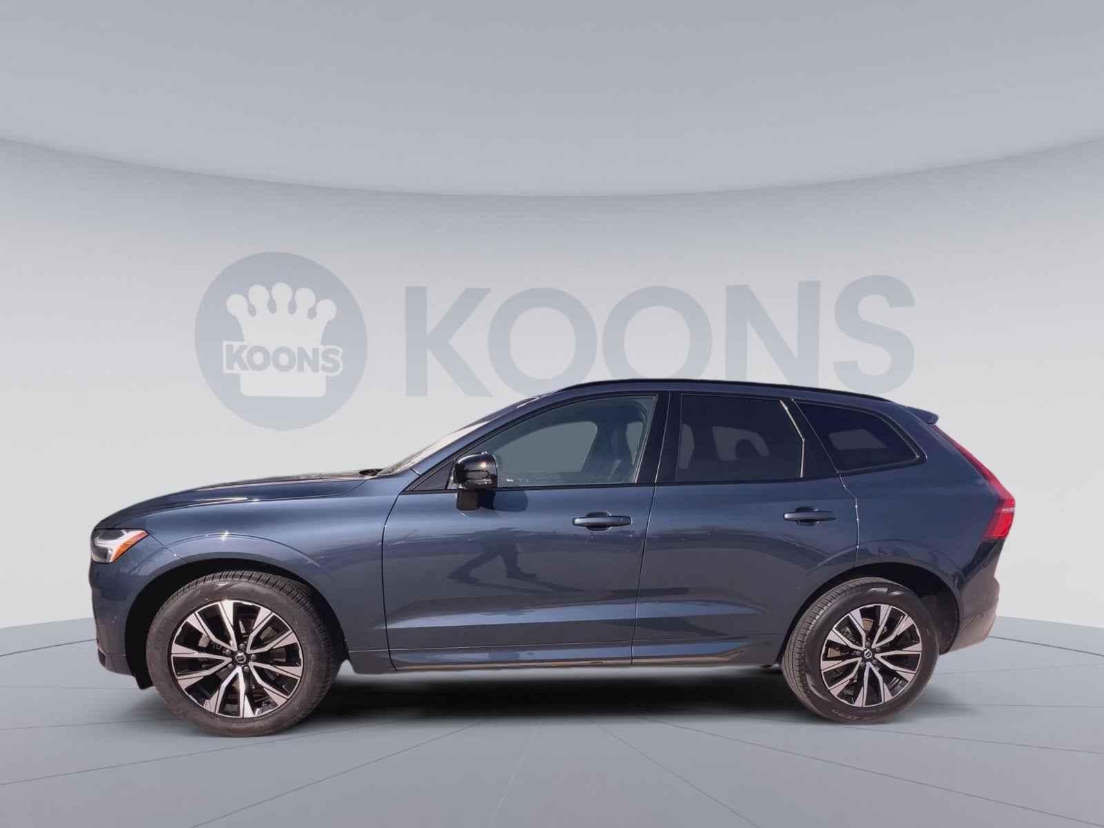 2023 Volvo XC60 B5 Plus Dark Theme