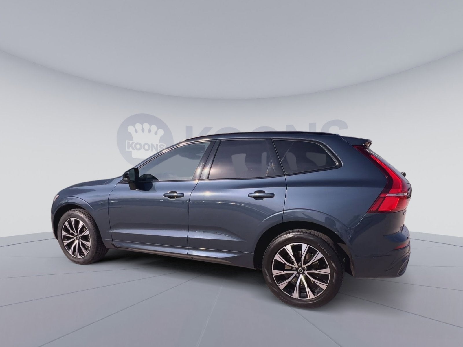 2023 Volvo XC60 B5 Plus Dark Theme