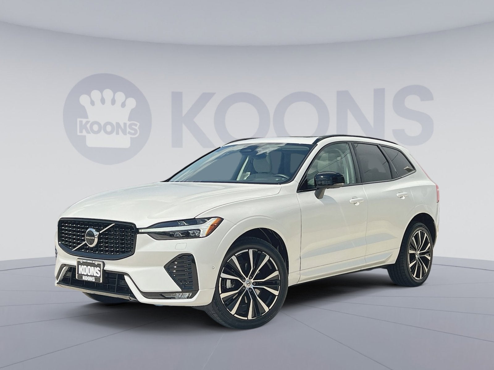 2023 Volvo XC60 B5 Plus Dark Theme