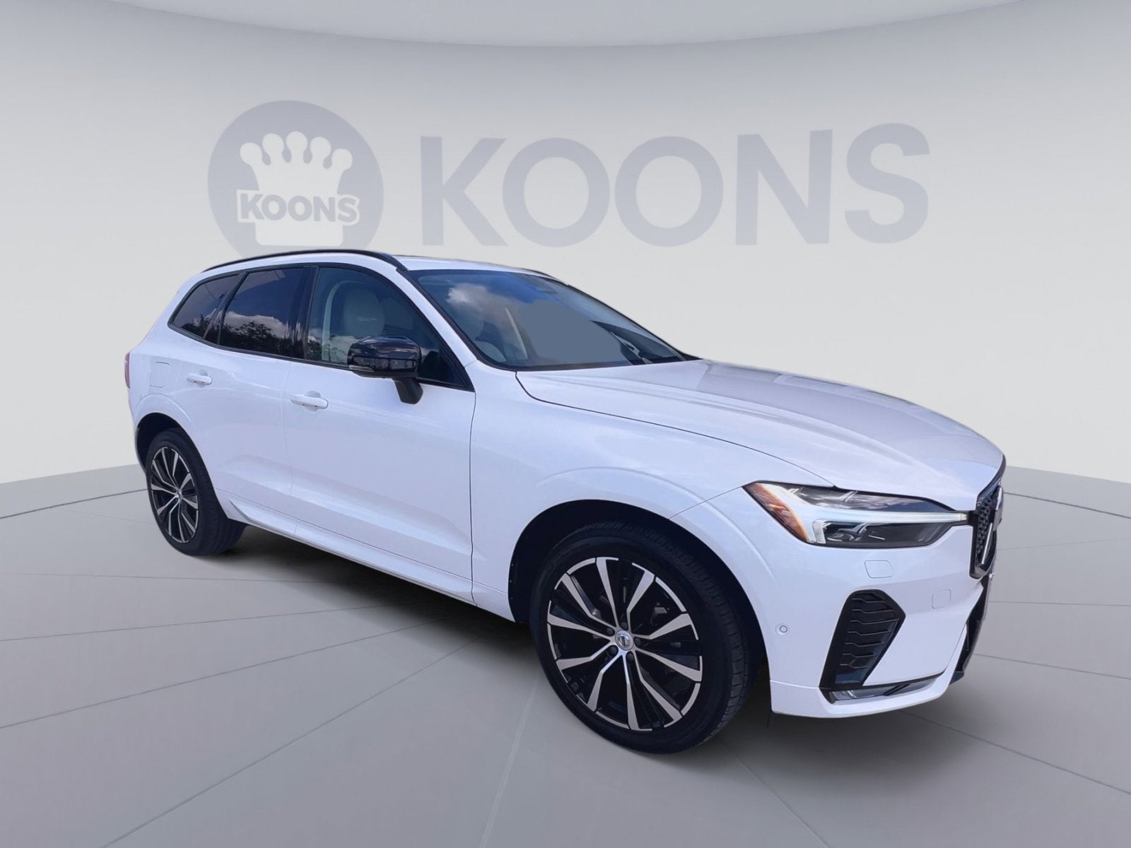 2023 Volvo XC60 B5 Plus Dark Theme