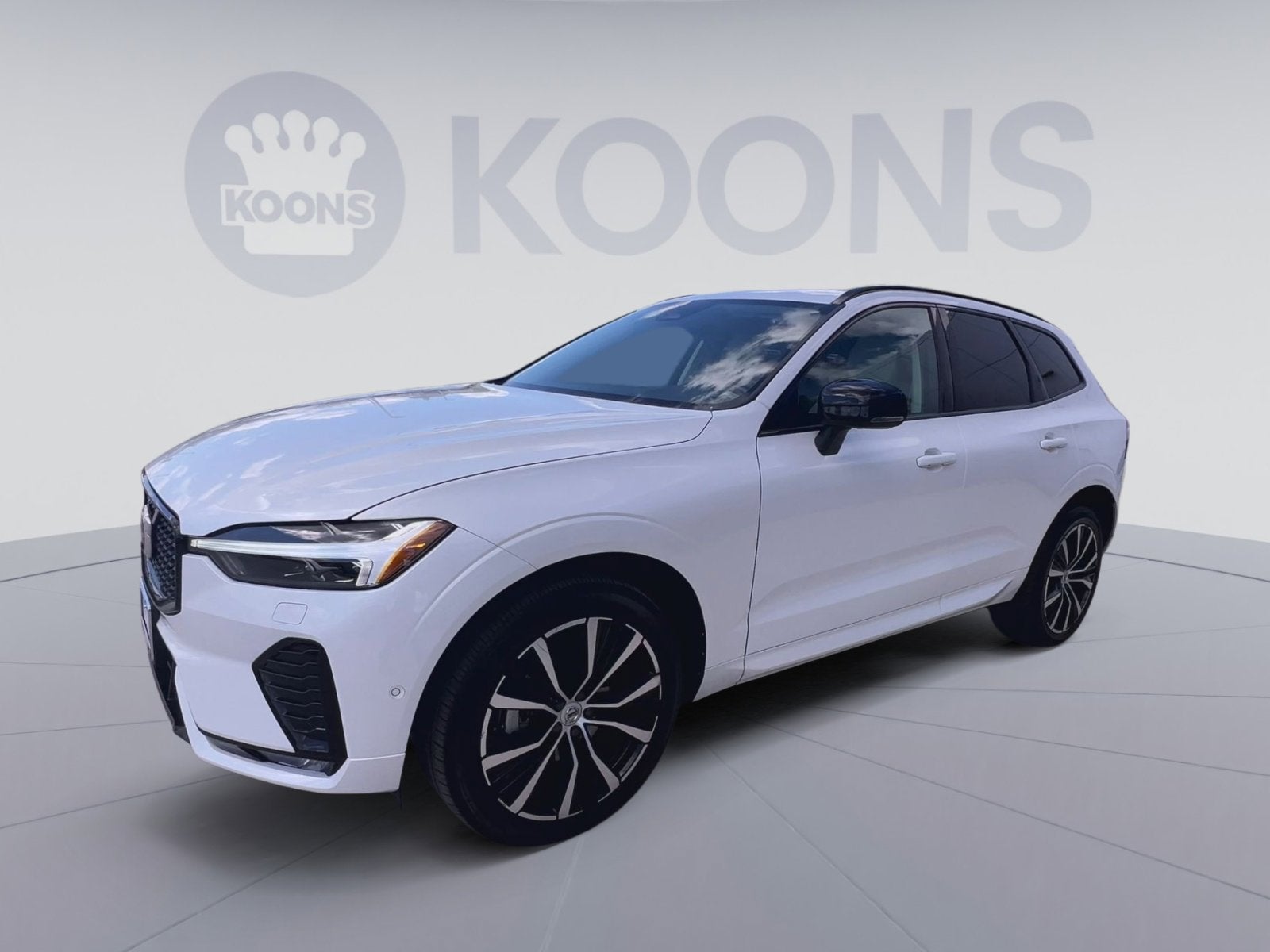 2023 Volvo XC60 B5 Plus Dark Theme