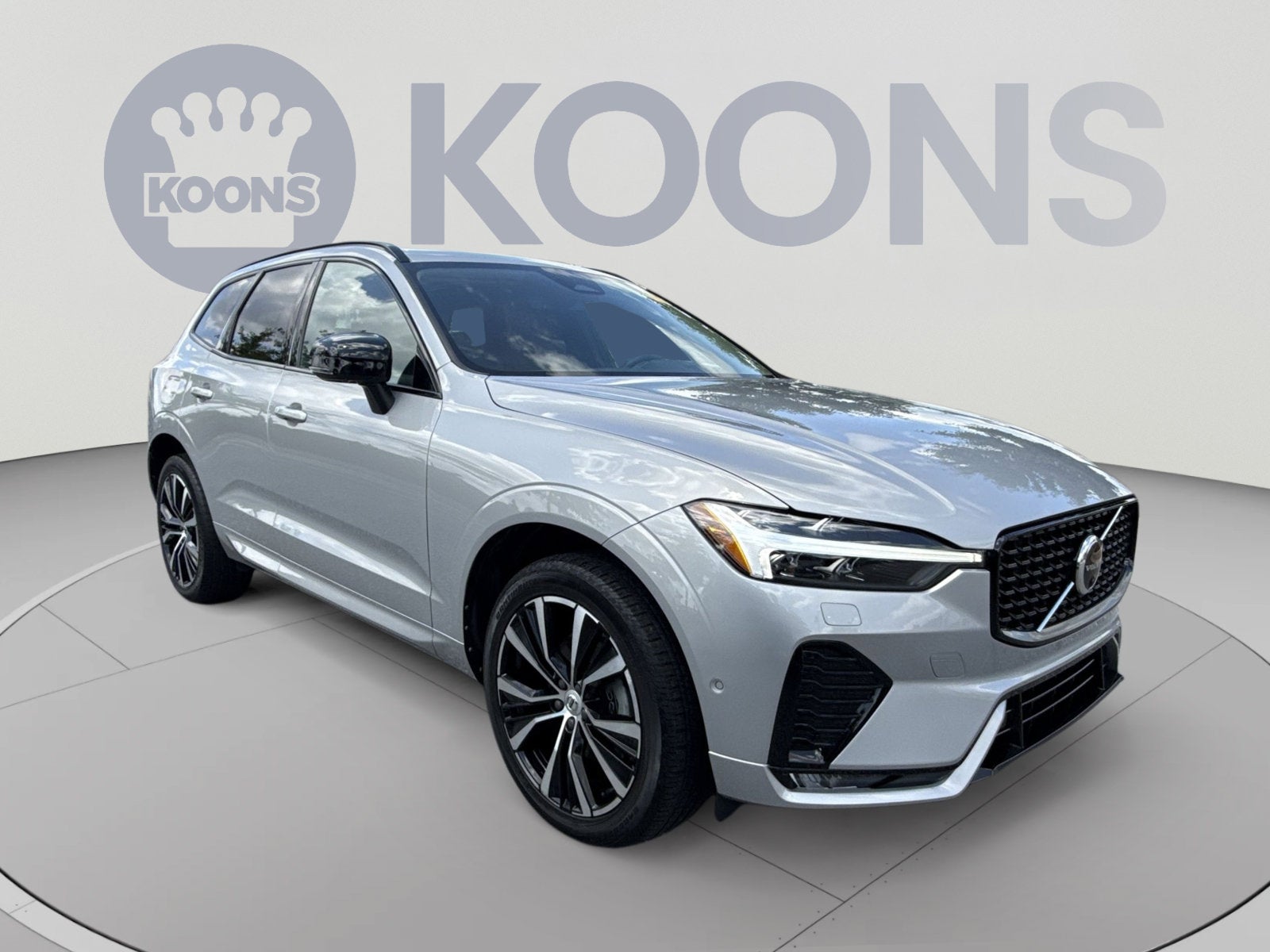 2023 Volvo XC60 B5 Plus Dark Theme