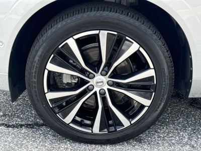 2023 Volvo XC60 B5 Plus Dark Theme
