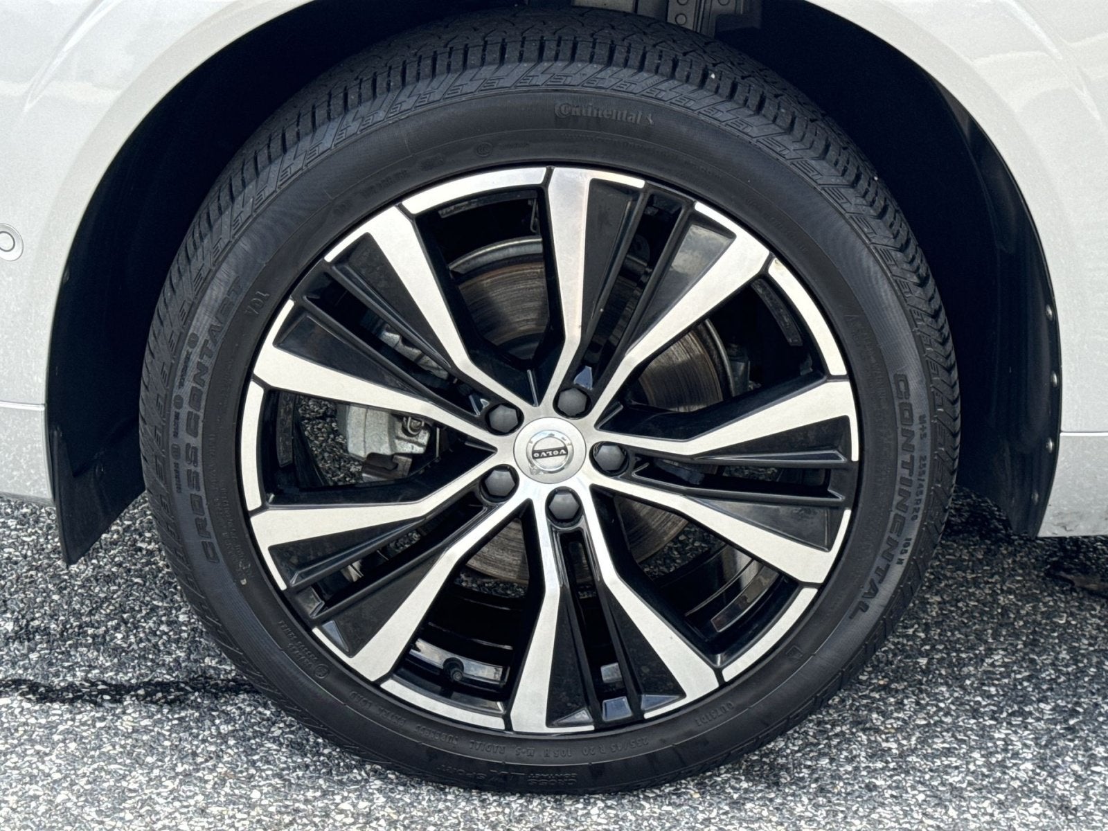 2023 Volvo XC60 B5 Plus Dark Theme