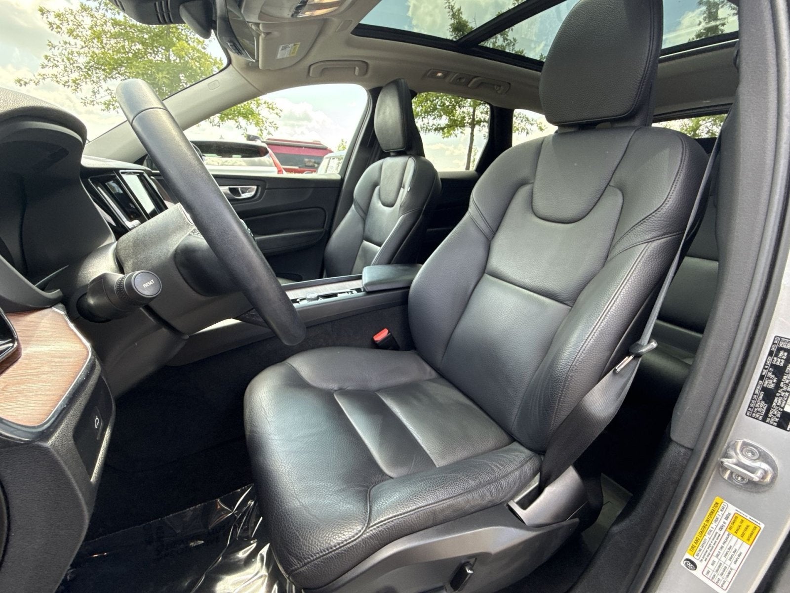 2023 Volvo XC60 B5 Plus Dark Theme