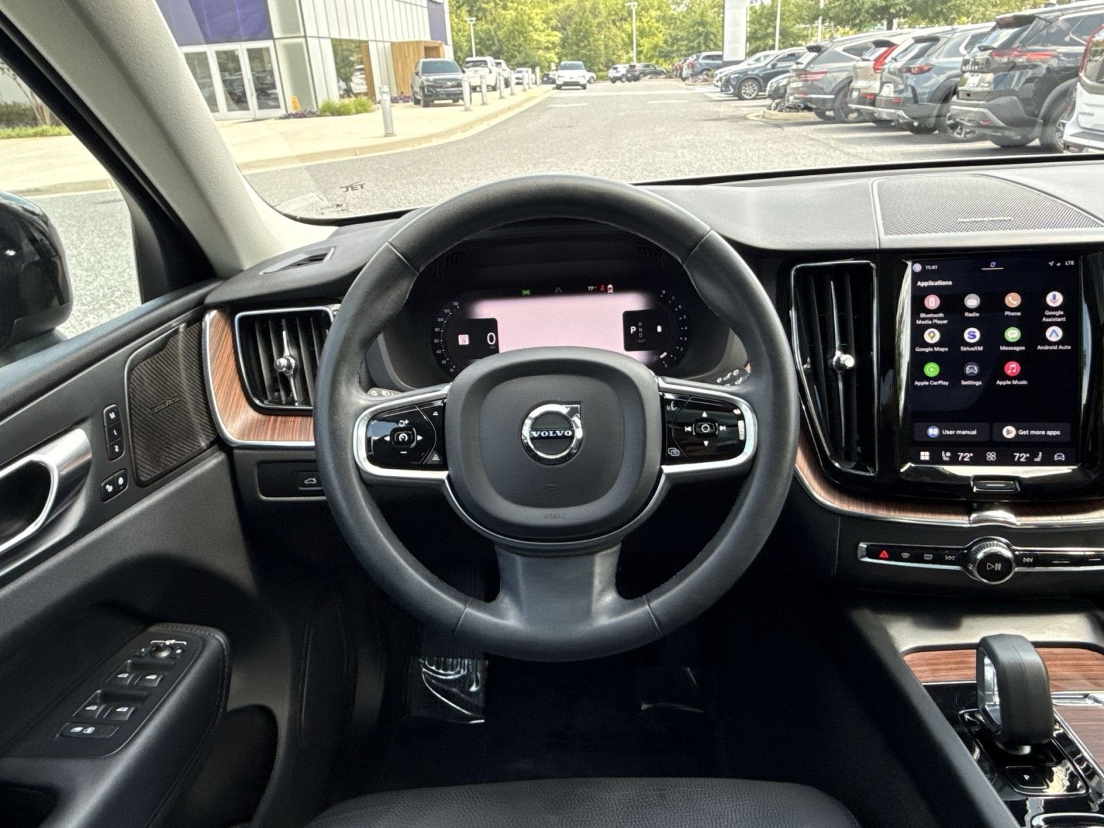 2023 Volvo XC60 B5 Plus Dark Theme